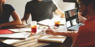 Jak dorobić do pensji nie wychodząc z domu.