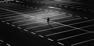 Ile czasu można stać na parkingu bez biletu?