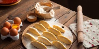 Jak zrobić placki z jabłkami bez jajek?