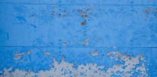 Po co sypie się sól do gotowania jajek?