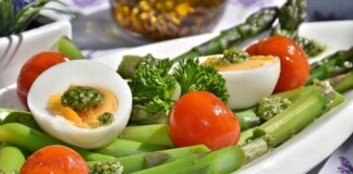 Jak się robi pesto z jarmużu?