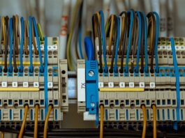 Jak sprawdzić ile amper ma bezpiecznik?