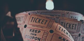 Czy trzeba mieć bilet parkingowy za szybą?