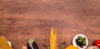 Z jakiego mięsa robi się kiełbasę?